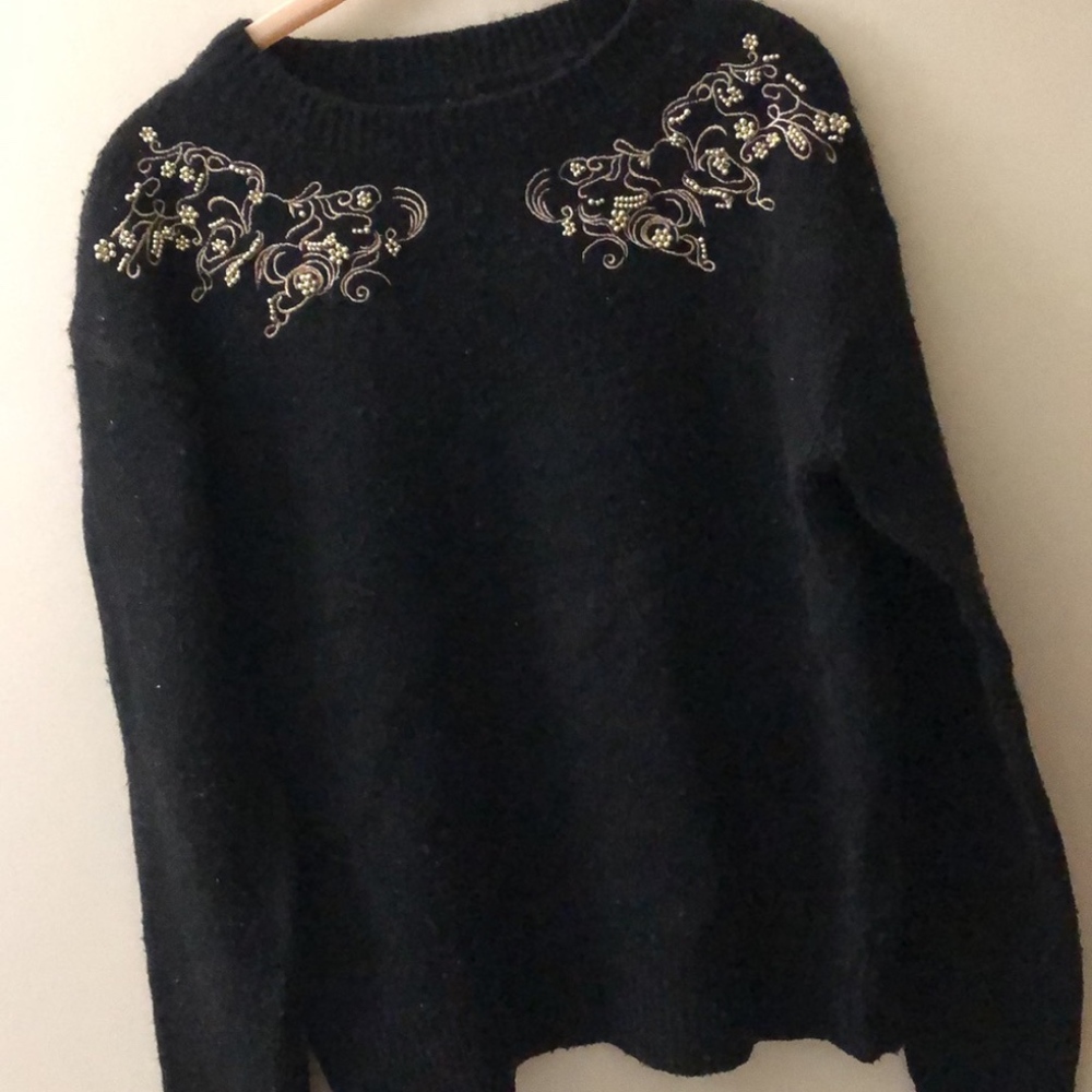 Black sweater with golden bead